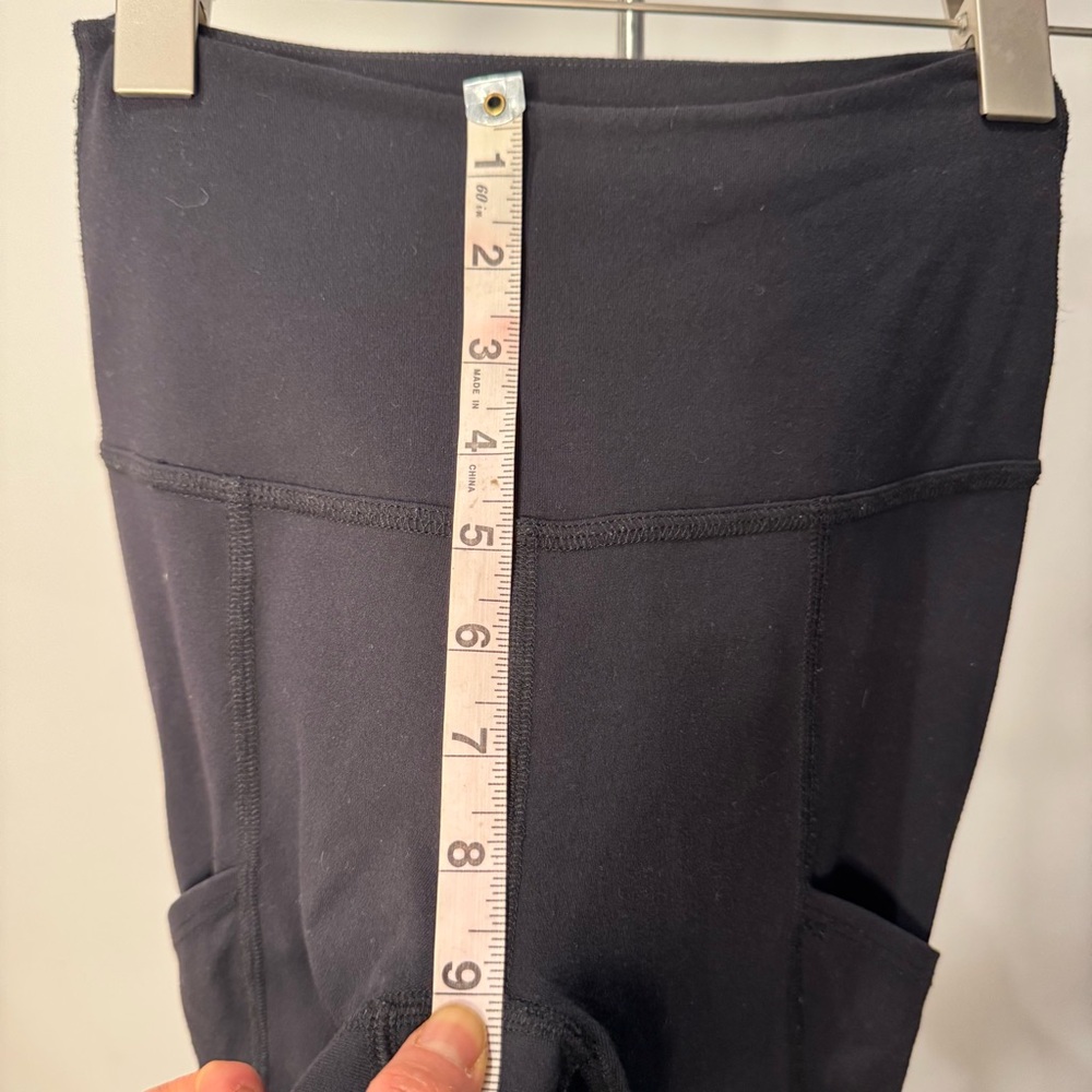 Beyond Yoga Black Leggings Criss Cross Pockets Cross Seams Detail Size Small - Picture 13 of 13